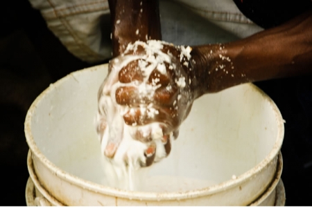 grenada_oildown_coconut_milk_squeeze